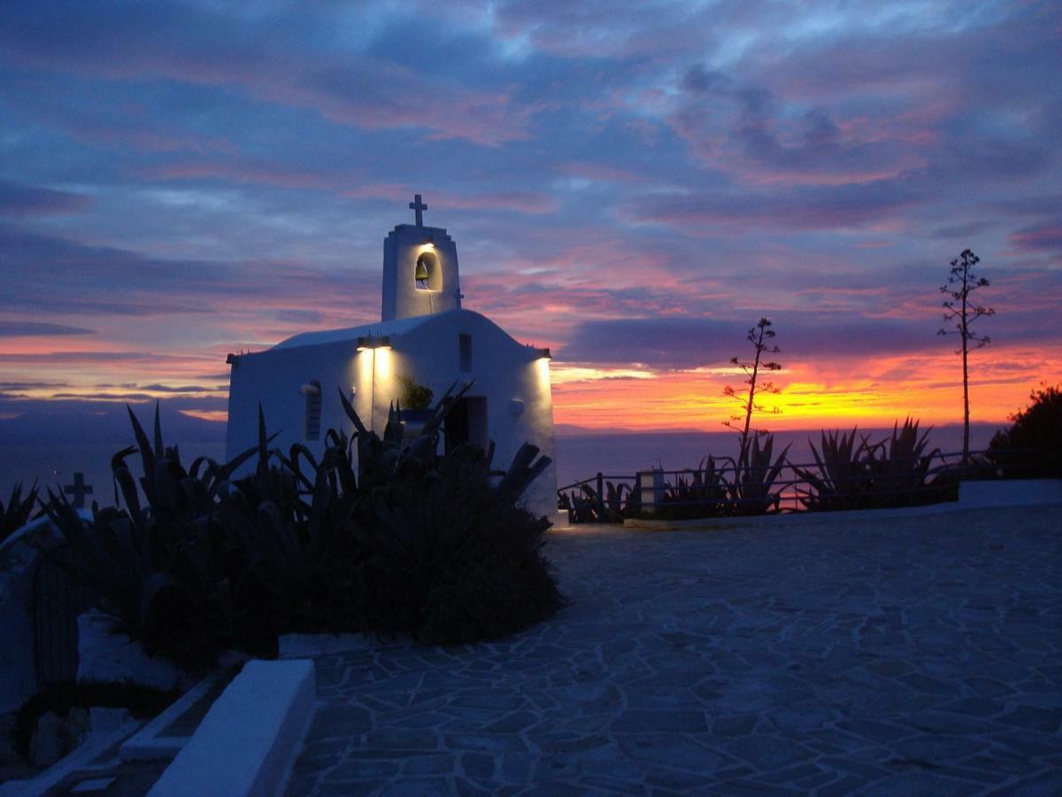 Blue. Two Storey House, 100 Meters From Sea Holiday home