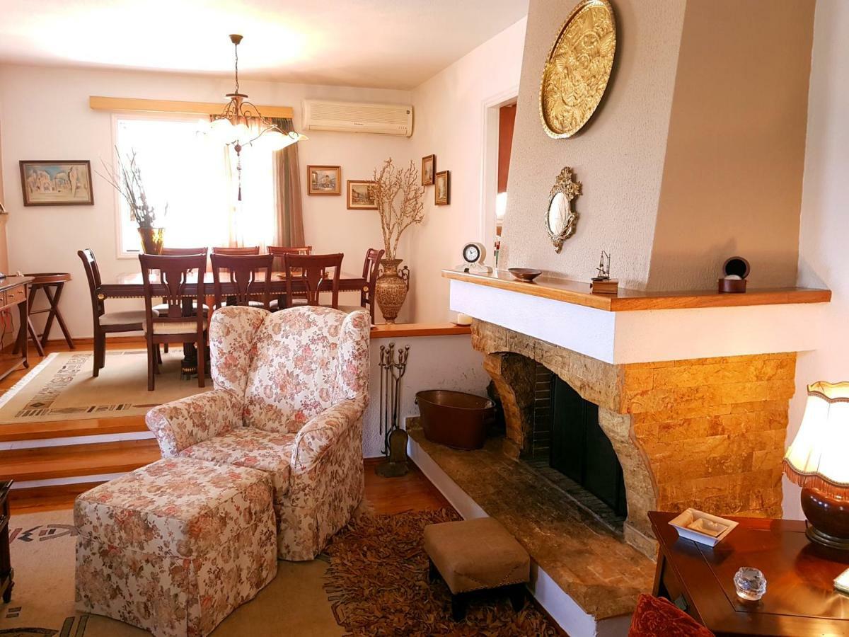 Blue. Two Storey House, 100 Meters From Sea Holiday home